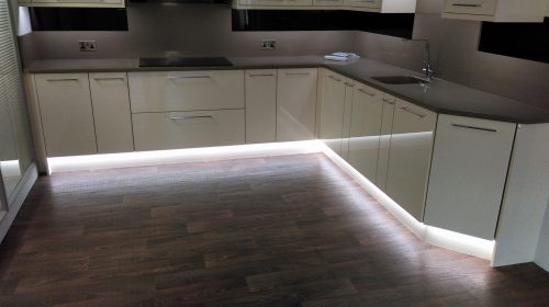 LED juostos komplektas virtuvei 17w 1m