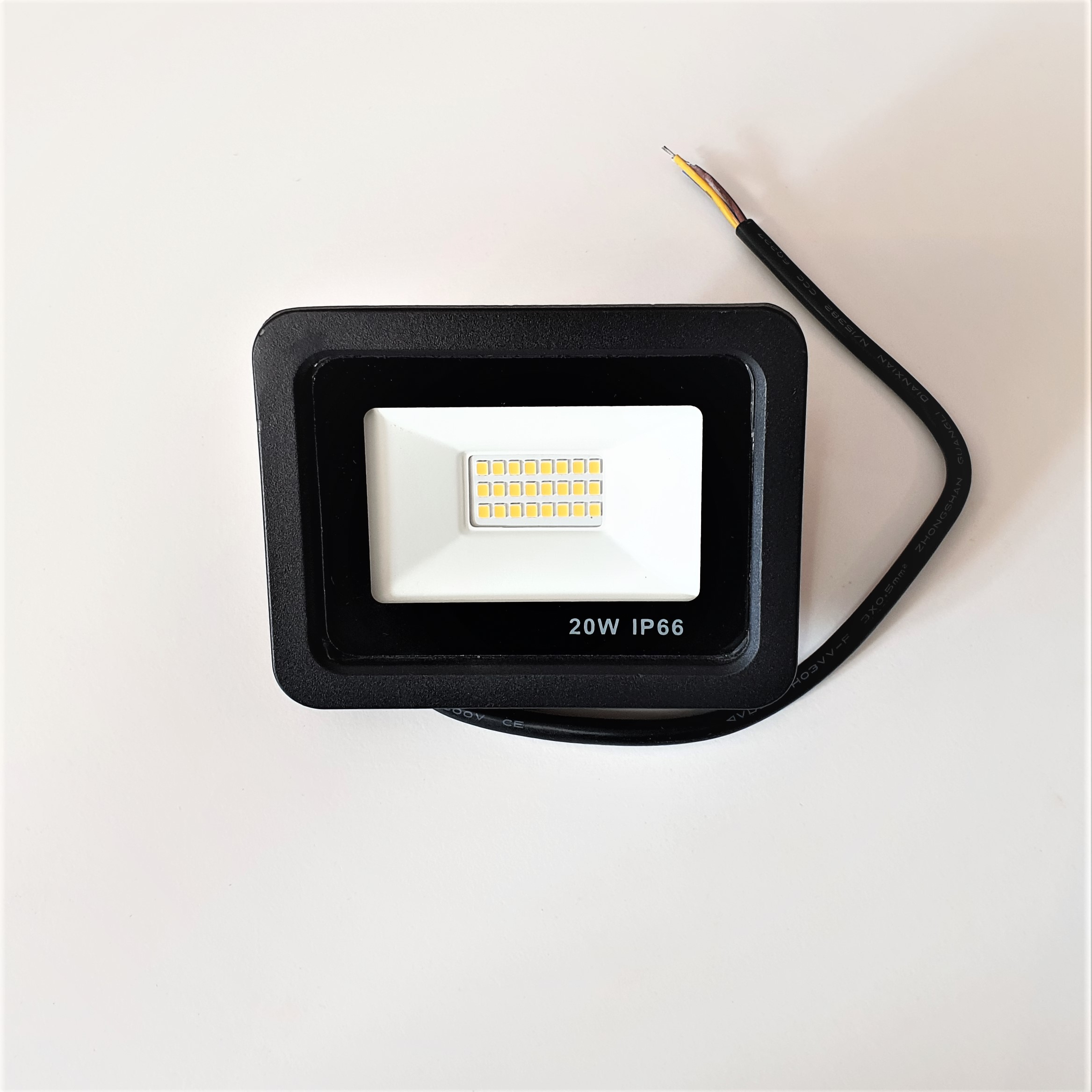 20W "Slim" LED lauko prožektorius - LedLumina - apšvietimo sprendimai