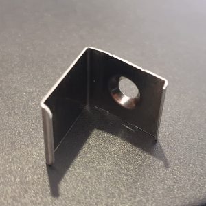 Laikiklis kampiniam profiliui